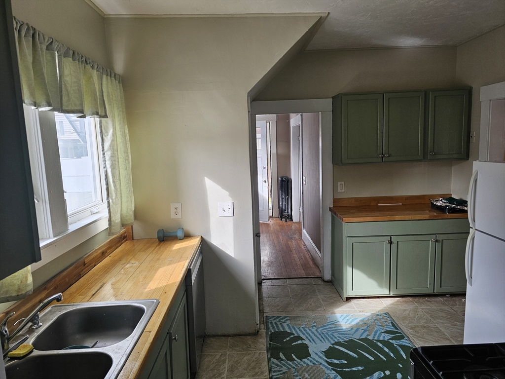 9 Palmer Road Framingham, MA 01702 - Photo 6 of 14