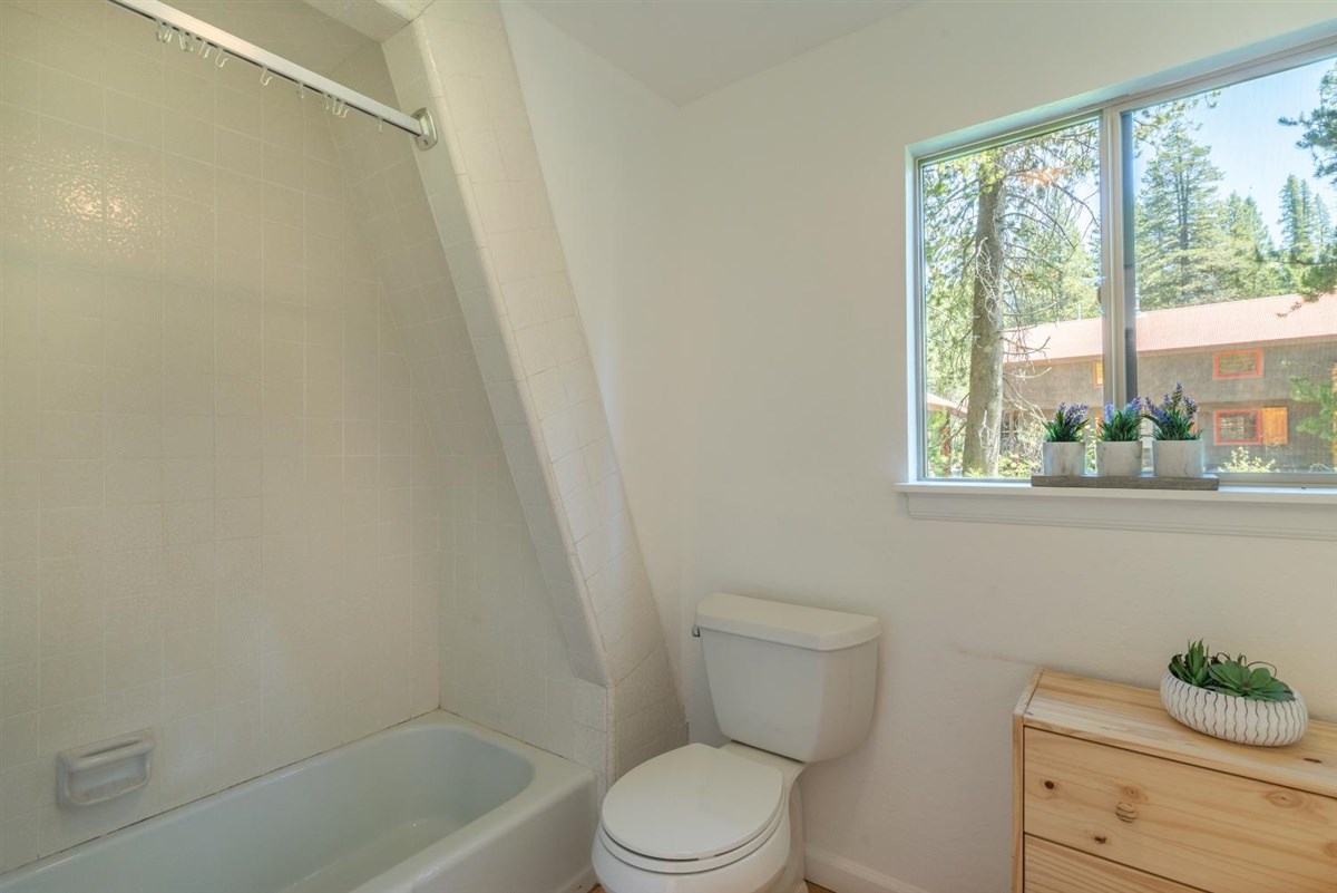 5504 Spruce Road Soda Springs, CA 95728 - Photo 10 of 21 Gallery Image 10