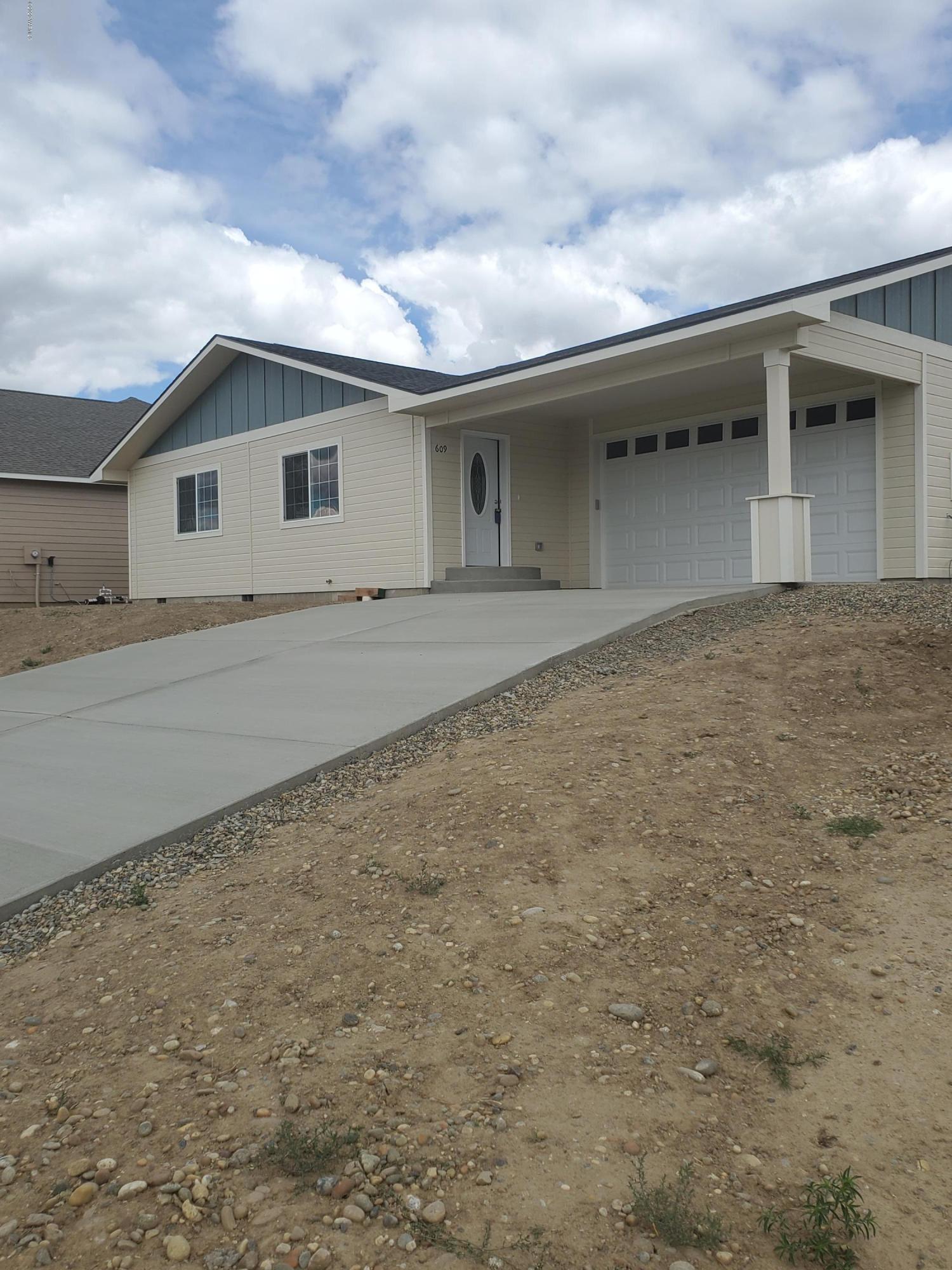 609 Bagley Road Granger, WA 98932 - Photo 1 of 11 a house view with a backyard space