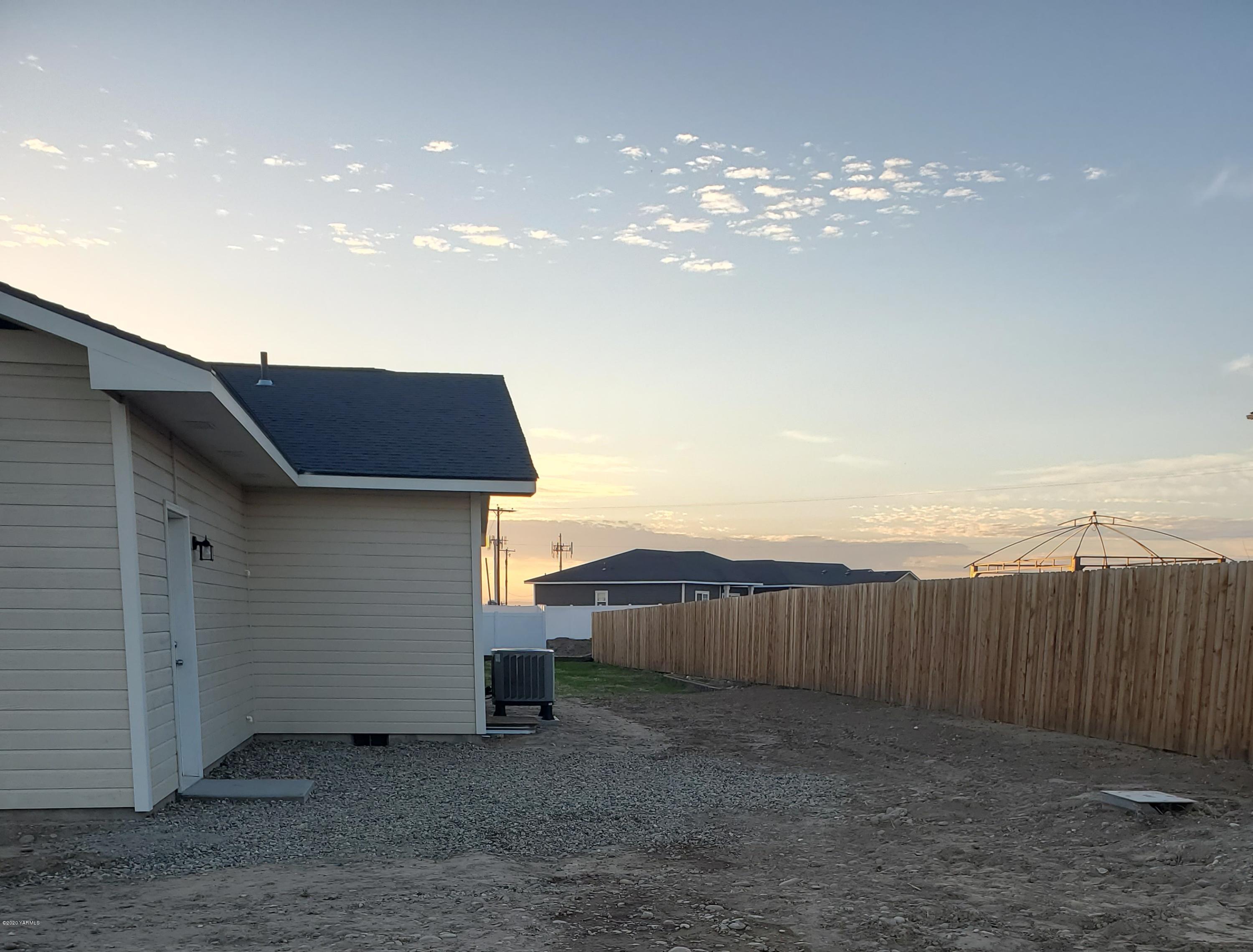 609 Bagley Road Granger, WA 98932 - Photo 11 of 11