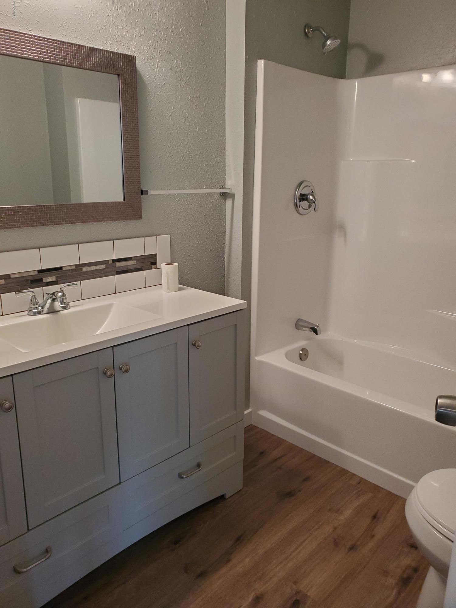 609 Bagley Road Granger, WA 98932 - Photo 5 of 11 a bathroom with a sink a toilet and bathtub