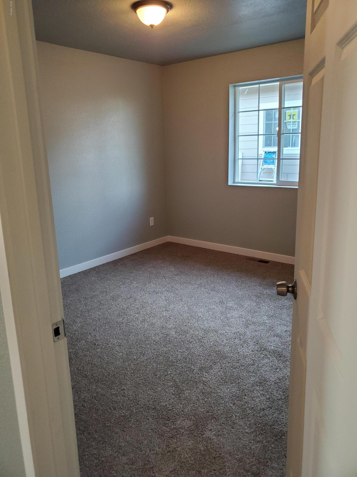 609 Bagley Road Granger, WA 98932 - Photo 6 of 11 an empty room with a window