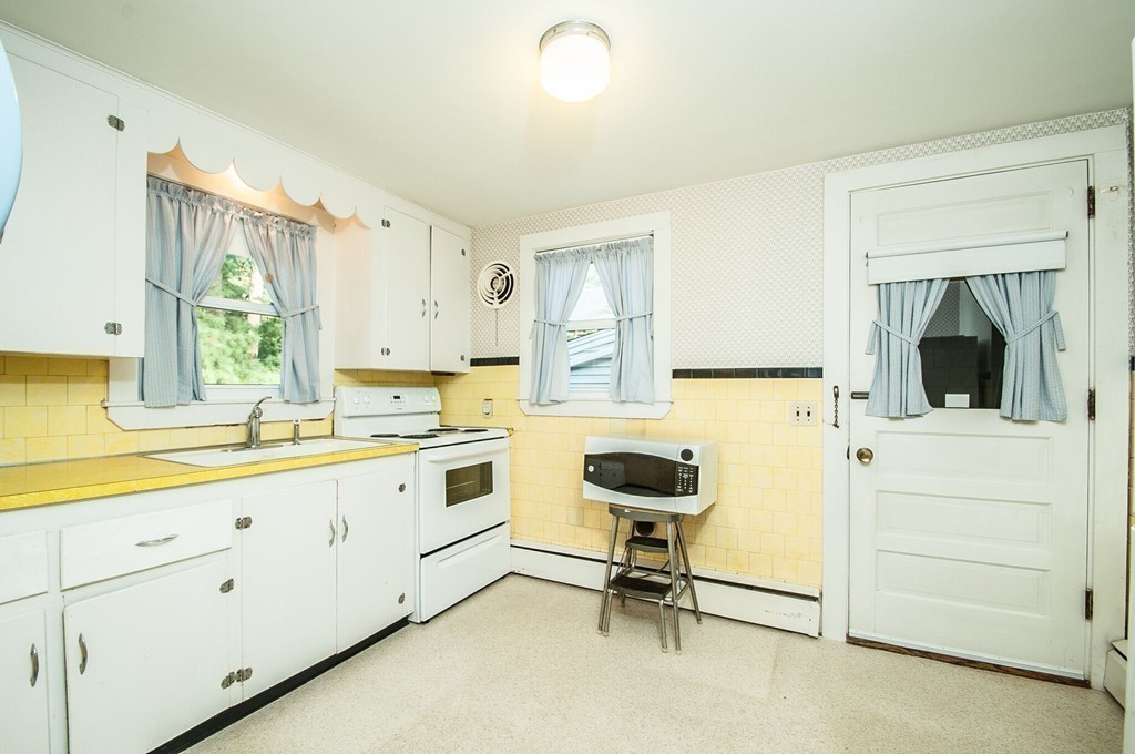 72 Bayberry Road Hanson, MA 02341 - Photo 6 of 22 Gallery Image 6
