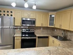 $2,800 | 7542 Northwest 175th Street, Unit 7542, Hialeah, FL 33015