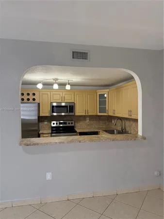 $2,800 | 7542 Northwest 175th Street, Unit 7542, Hialeah, FL 33015