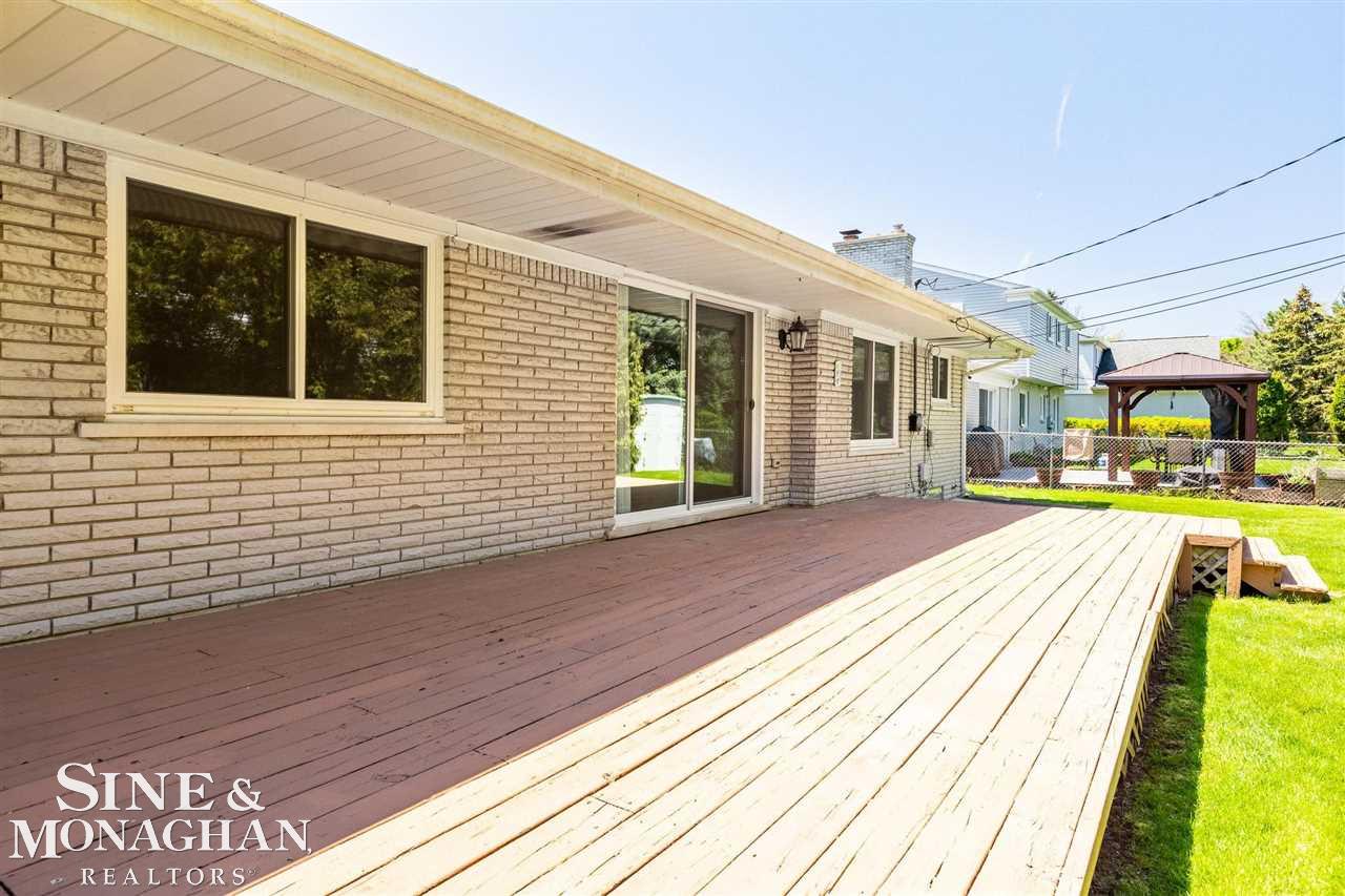 988 Canterbury Road Grosse Pointe, MI 48236 - Photo 23 of 25 50074640-22.JPG