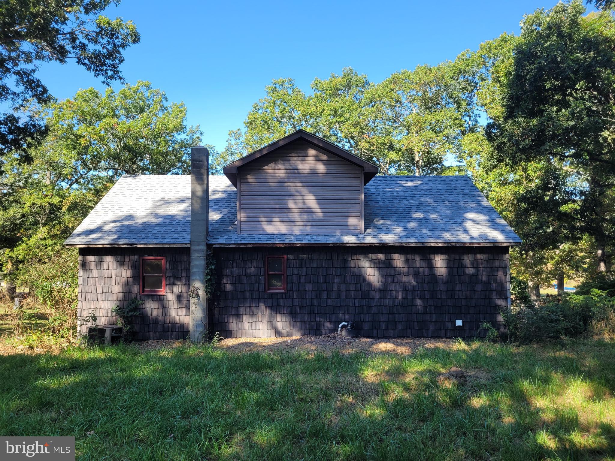 12700 Hockman Road Southeast Cumberland, MD 21502 - Photo 2 of 27 a front view of a house with a yard