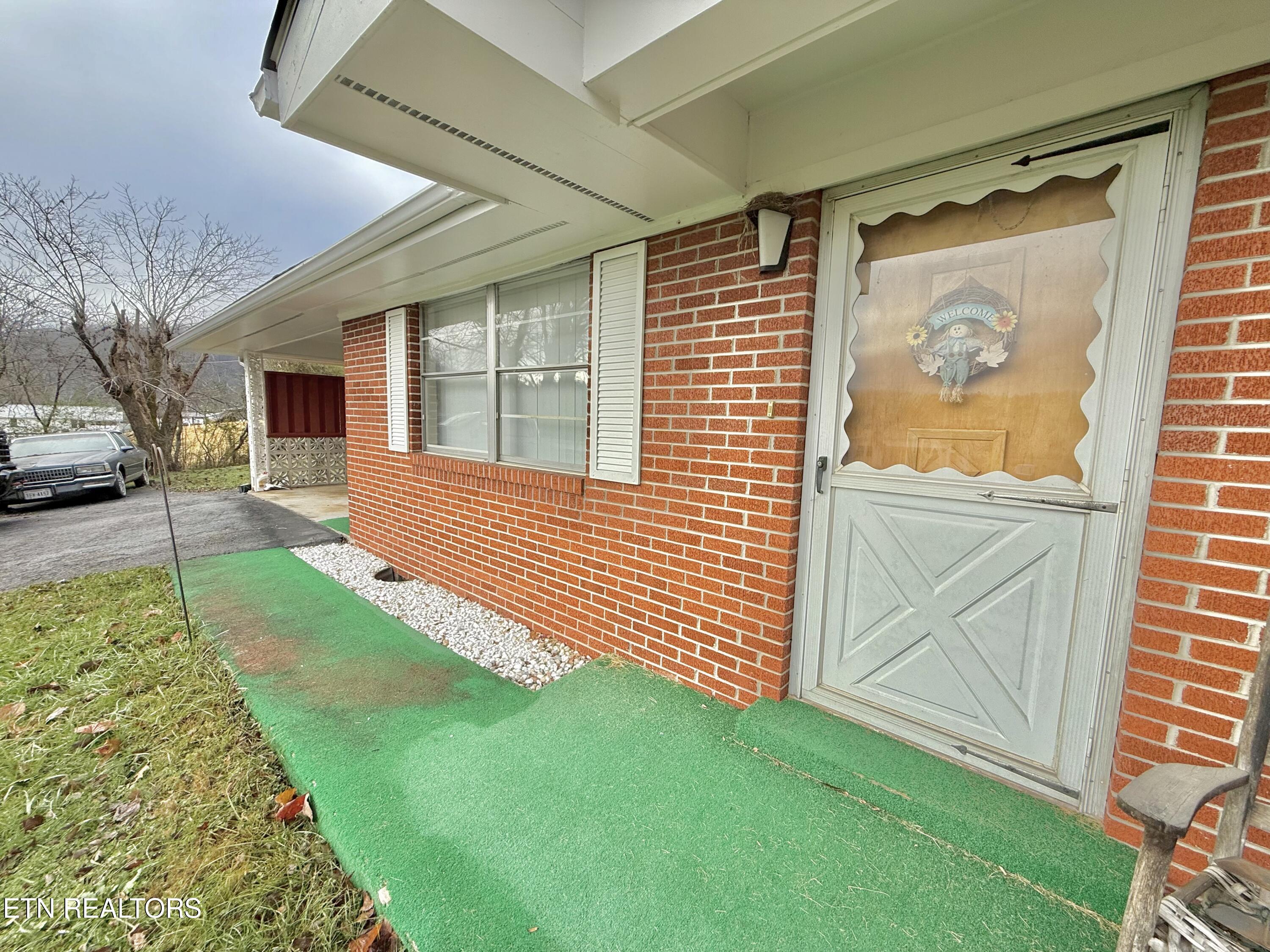 487 Right Poor Valley Road Pennington Gap, VA 24277 - Photo 5 of 19 IMG_3327