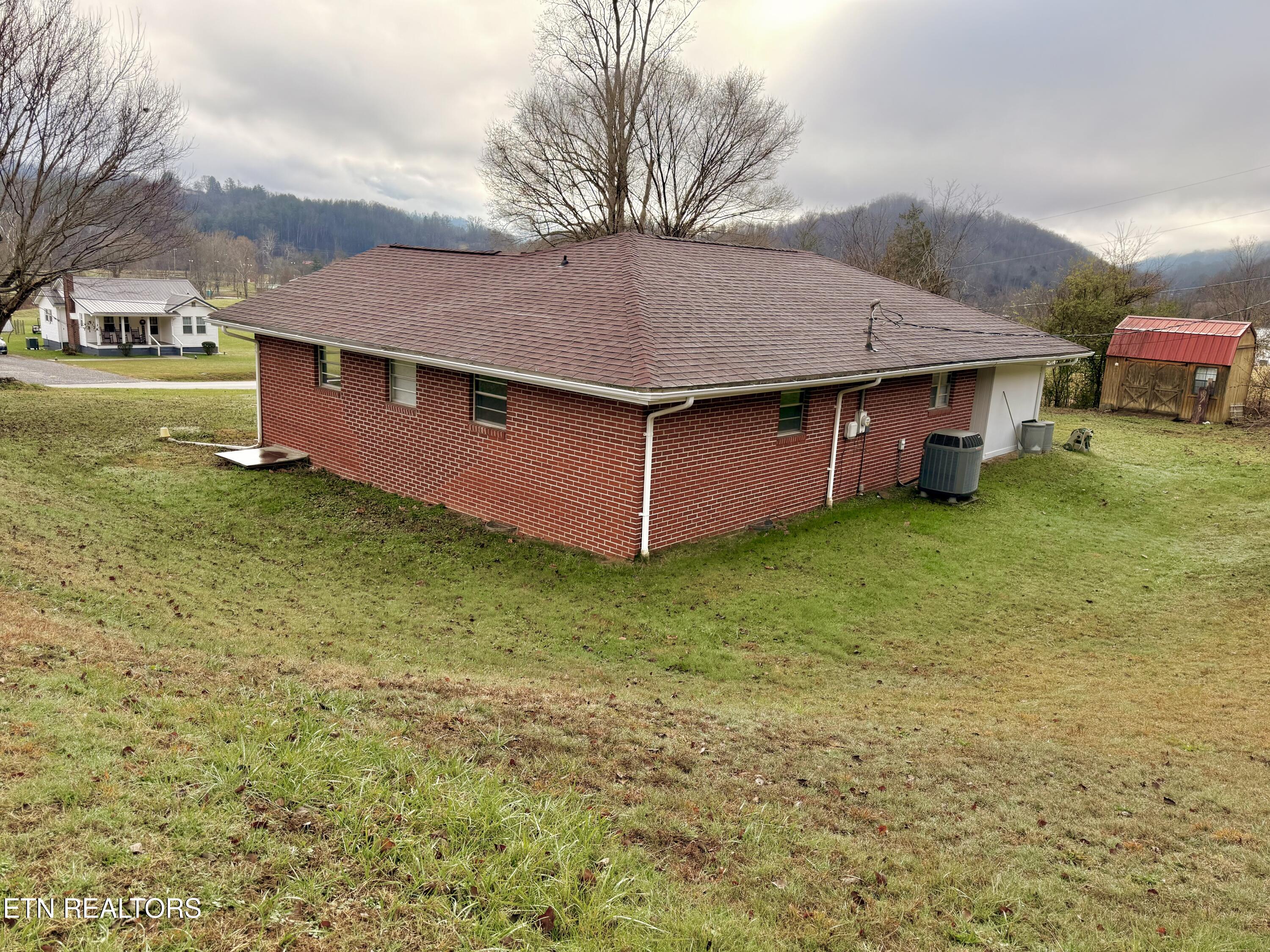 487 Right Poor Valley Road Pennington Gap, VA 24277 - Photo 10 of 19 IMG_3322