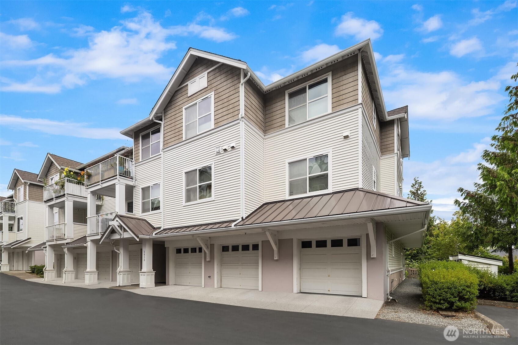 2830 Southwest Raymond Street, Unit 301 Seattle, WA 98126 - Photo 2 of 28