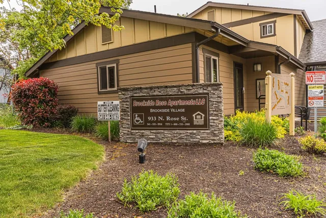 $1,089 | 933 North Rose Street, Phoenix, OR 97535