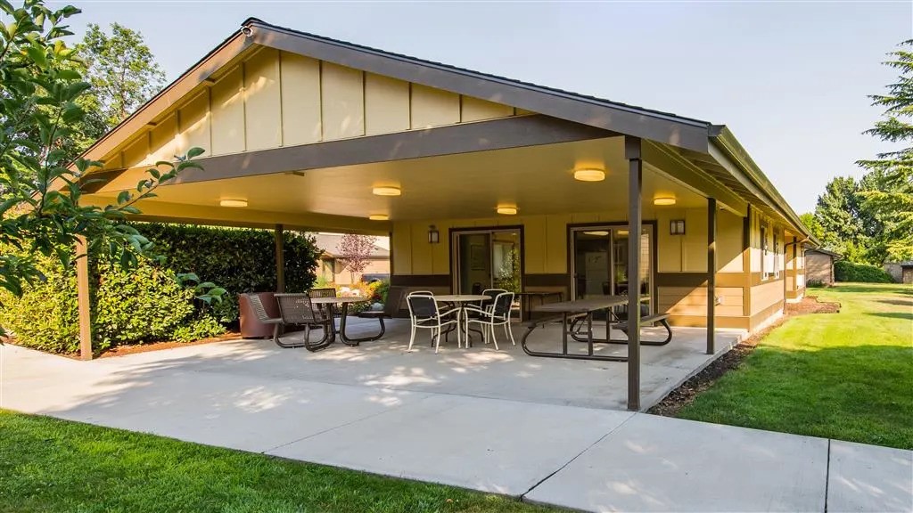 933 North Rose Street Phoenix, OR 97535 - Photo 6 of 8 a view of a house with a patio