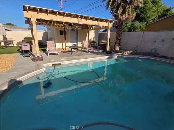 $850 | 16437 Live Oak Street, Hesperia, CA 92345
