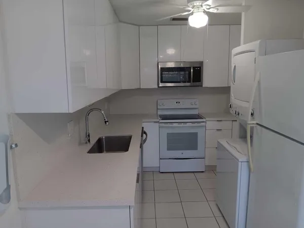 $1,900 | 20886 Vinesta Circle, Unit 313, Boca Raton, FL 33433