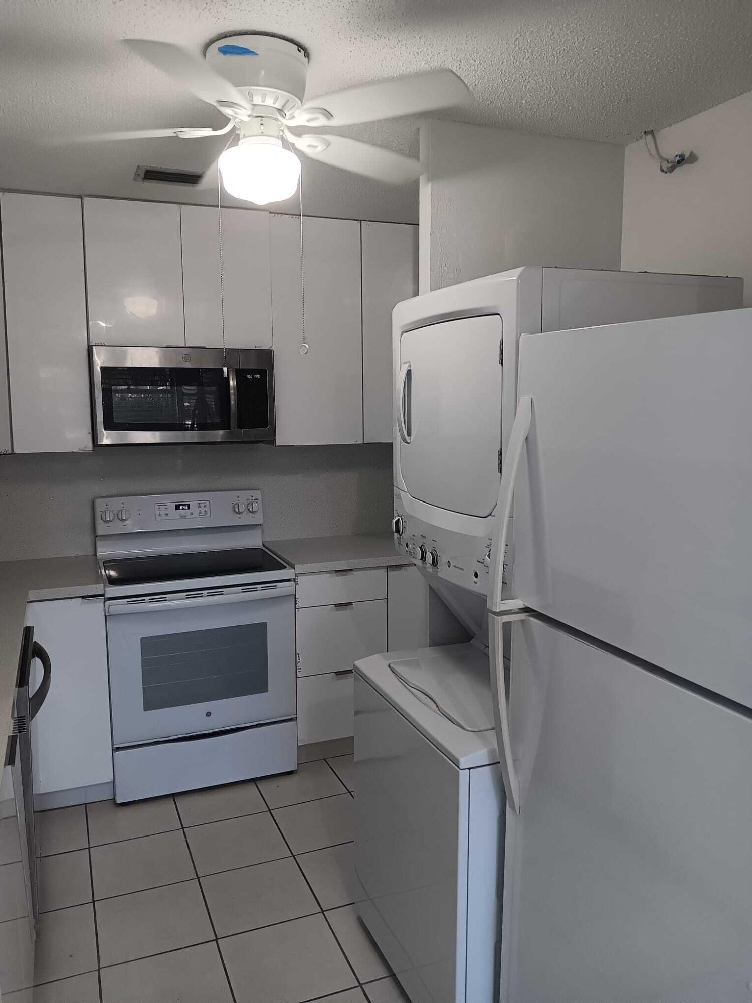 20886 Vinesta Circle, Unit 313 Boca Raton, FL 33433 - Photo 4 of 23 WhatsApp Image 2025-11-2330 at 21.37.47
