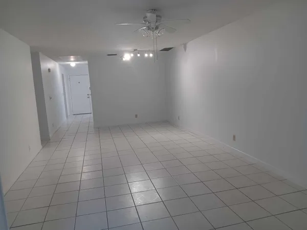 $1,900 | 20886 Vinesta Circle, Unit 313, Boca Raton, FL 33433