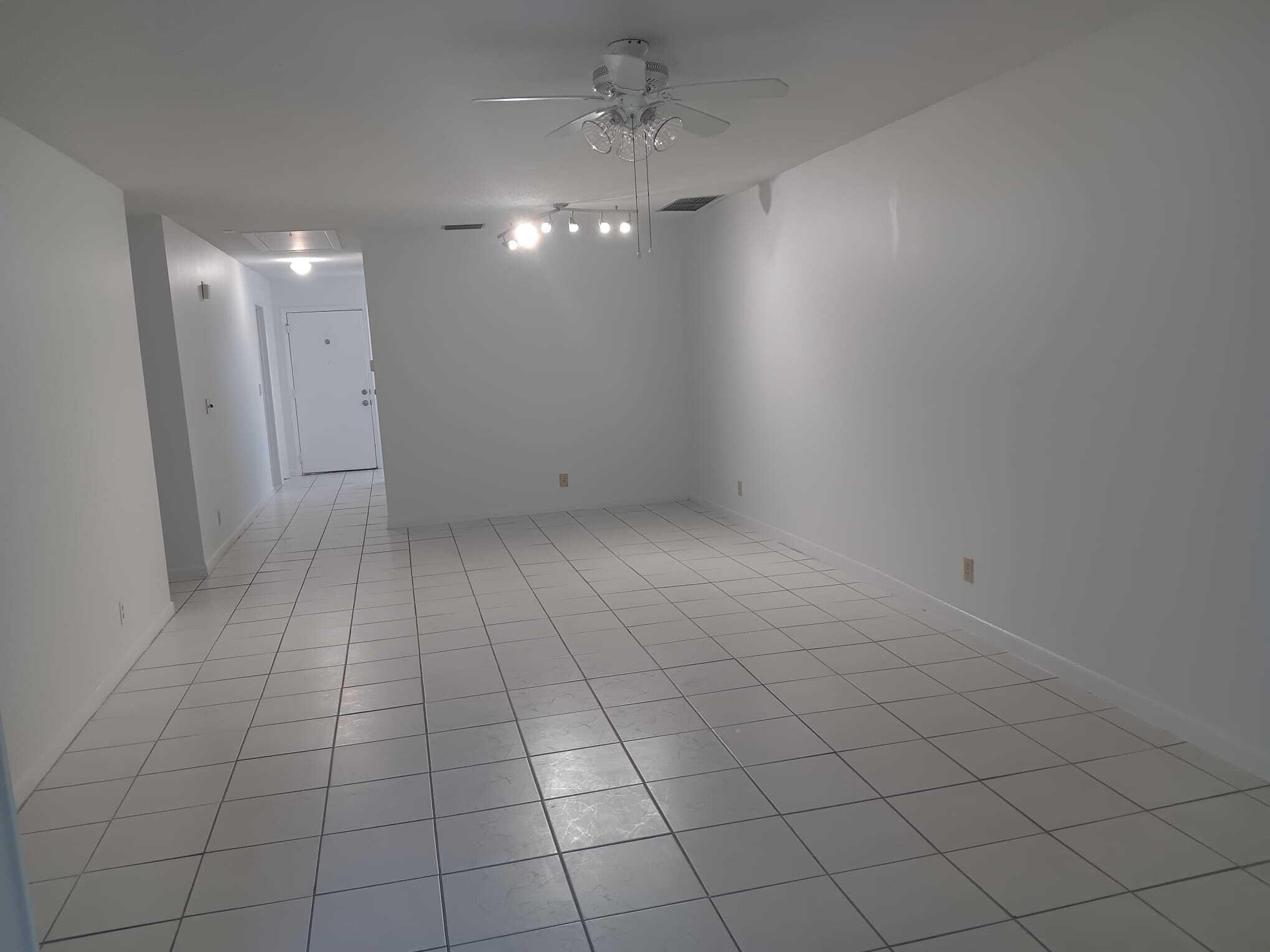 20886 Vinesta Circle, Unit 313 Boca Raton, FL 33433 - Photo 9 of 23 WhatsApp Image 2025-11-2320 at 21.37.47
