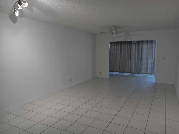 $1,900 | 20886 Vinesta Circle, Unit 313, Boca Raton, FL 33433