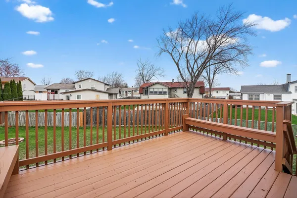 $465,000 | 1432 James Way, Elk Grove Village, IL 60007
