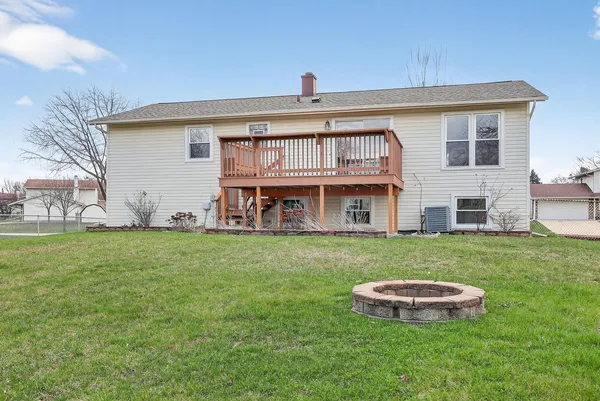 $465,000 | 1432 James Way, Elk Grove Village, IL 60007