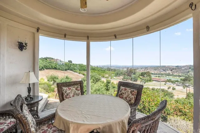 a view of entryway with outdoor area