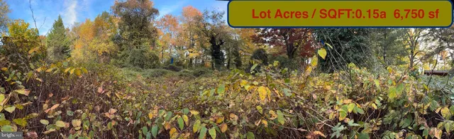 a sign that is sitting in front of a house
