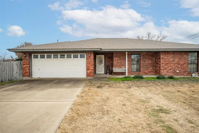 $285,000 | 130 Ben Hogan Drive, Stephenville, TX 76401