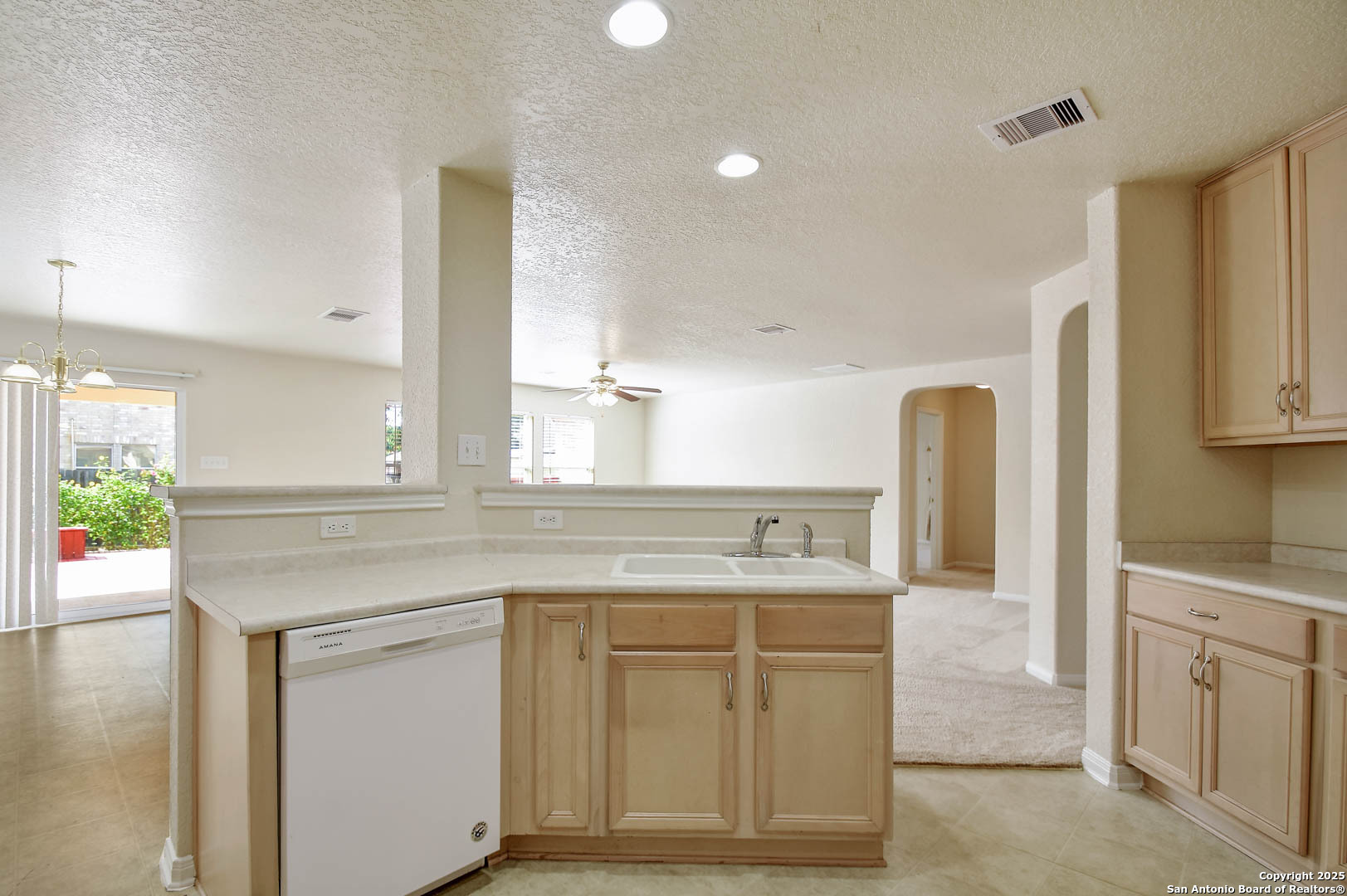 184 Springtree Parkway Cibolo, TX 78108 - Photo 14 of 36 a bathroom with a sink and a mirror