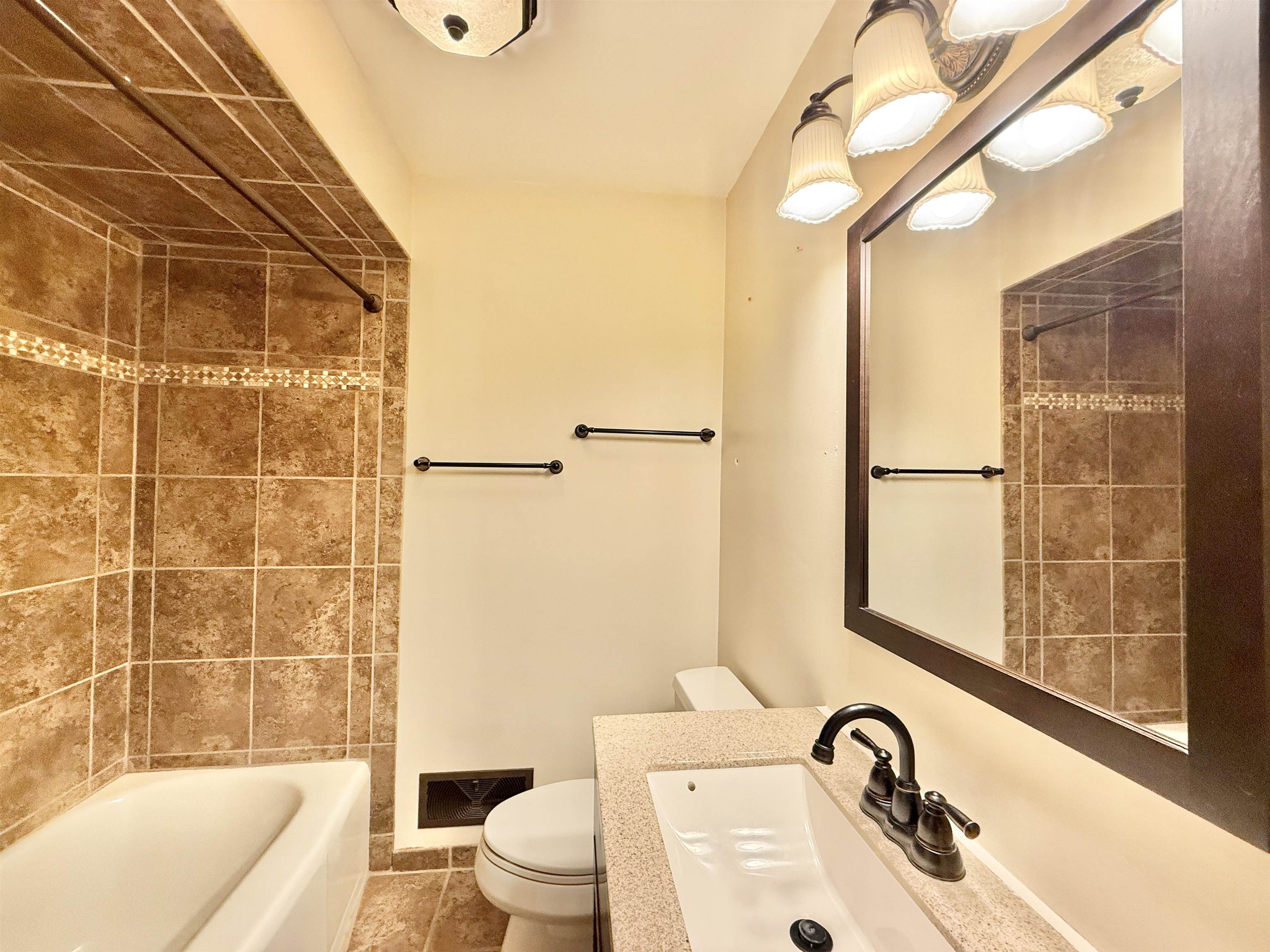 1315 Hackett Street Beloit, WI 53511 - Photo 15 of 22