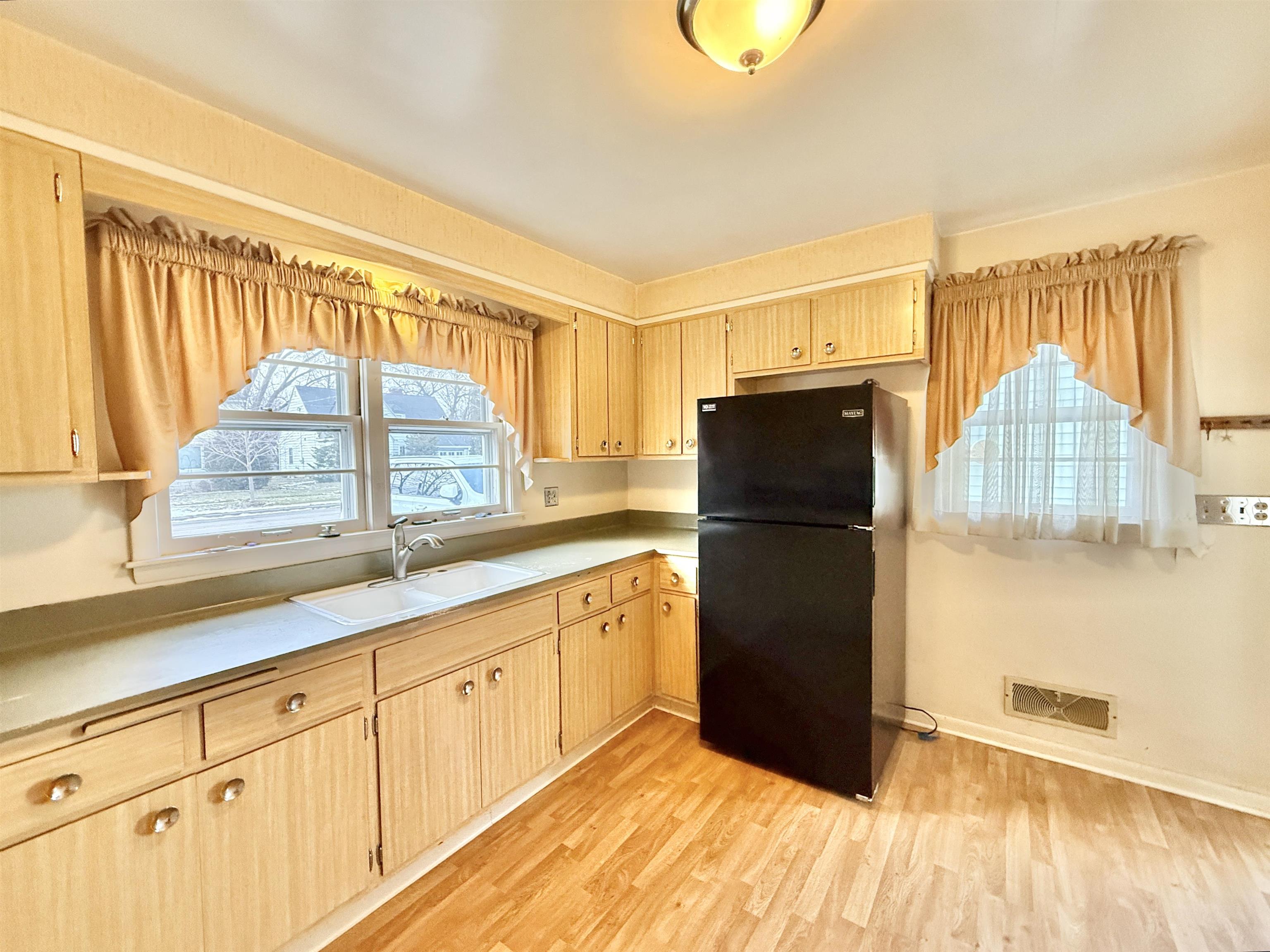 1315 Hackett Street Beloit, WI 53511 - Photo 10 of 22