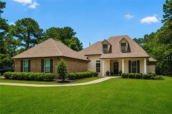 $575,000 | 426 Long Lake Drive, Covington, LA 70435