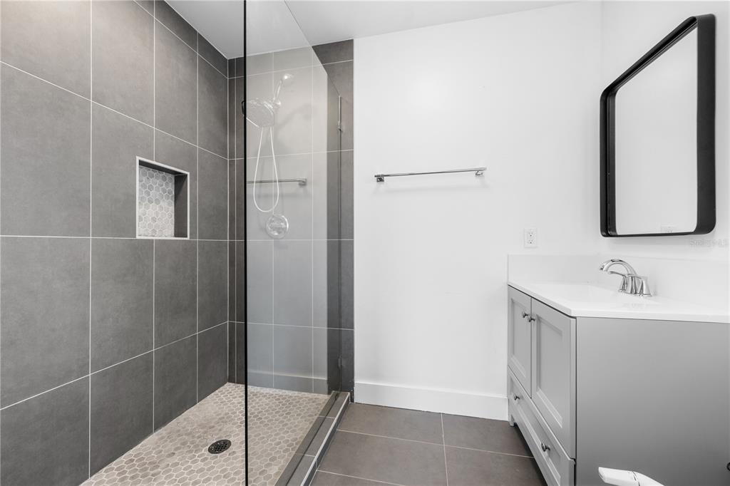 601 Oranole Road Altamonte Springs, FL 32701 - Photo 25 of 36 a bathroom with a sink and a mirror