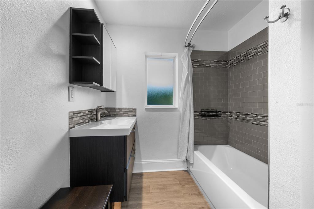 601 Oranole Road Altamonte Springs, FL 32701 - Photo 26 of 36 a bathroom with a sink a toilet and bathtub