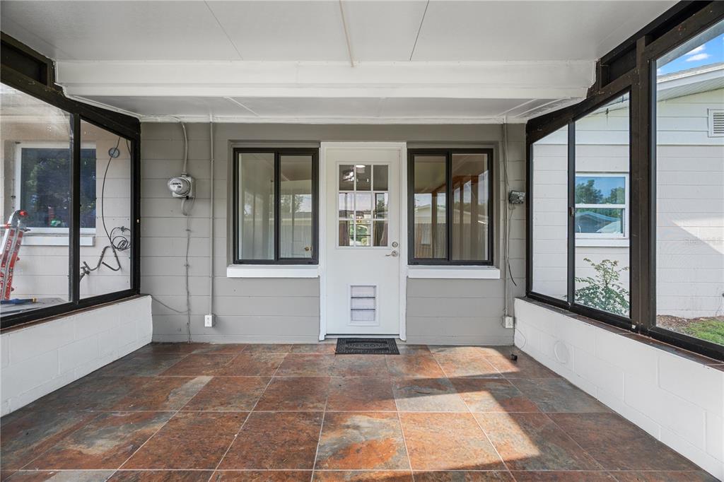 601 Oranole Road Altamonte Springs, FL 32701 - Photo 35 of 36 a view of a glass door with a glass door