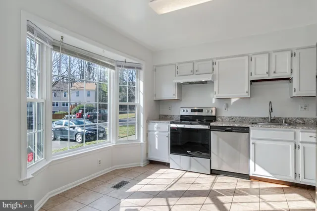 $3,100 | 4445 Holly Avenue, Fairfax, VA 22030