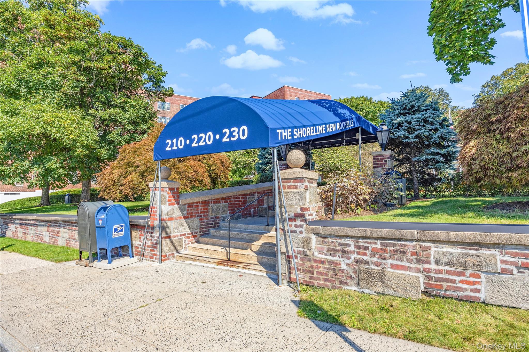 220 Pelham Road, Unit 6P New Rochelle, NY 10805 - Photo 18 of 23 a view of a chairs and table in the patio