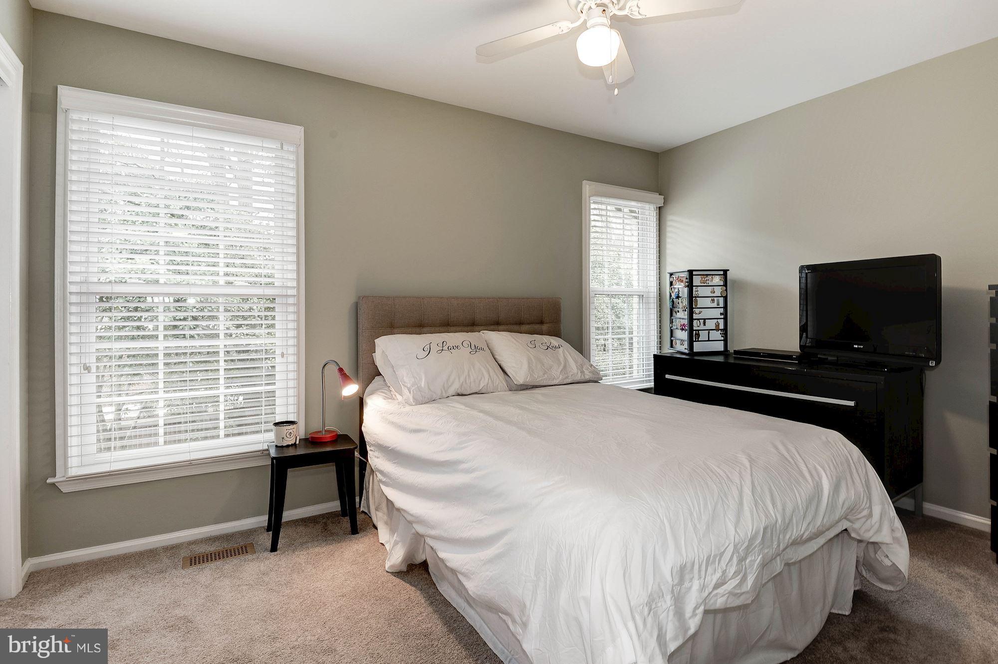 2546 South Walter Reed Drive, Unit 3 Arlington, VA 22206 - Photo 20 of 30 a bedroom with a bed and a television