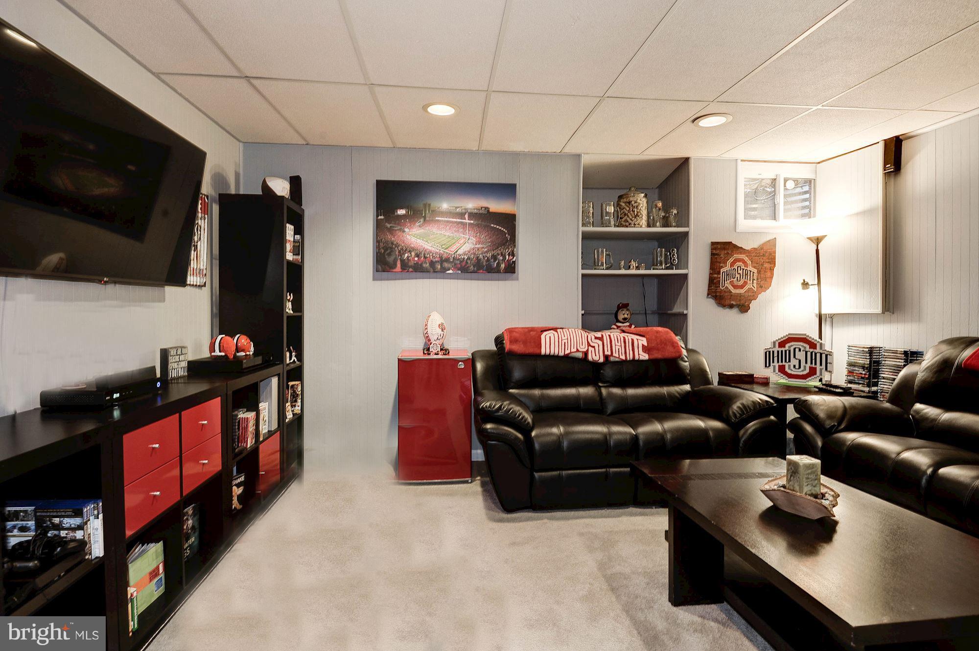 2546 South Walter Reed Drive, Unit 3 Arlington, VA 22206 - Photo 21 of 30 a living room with furniture and a flat screen tv