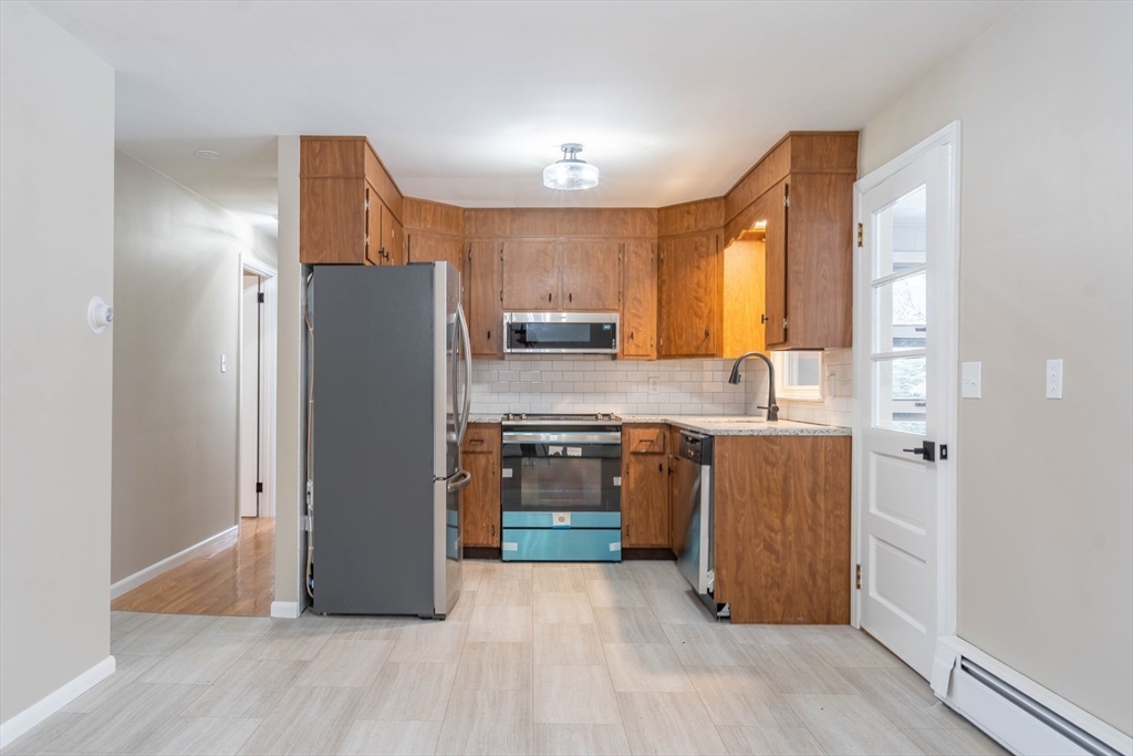 69 Blue Bell Road Worcester, MA 01606 - Photo 3 of 39 Gallery Image 3