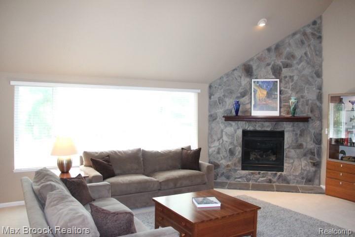 9105 Commerce Road Commerce Township, MI 48382 - Photo 18 of 60 IMG_2976.JPG