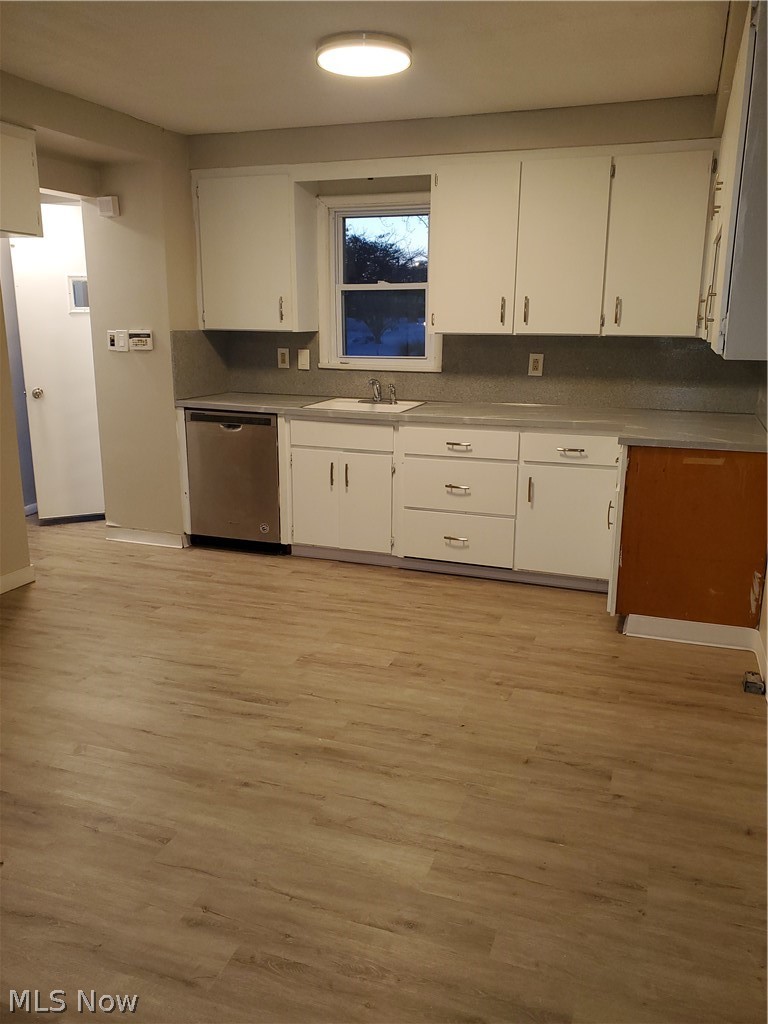 4113 Stonehaven Road Cleveland, OH 44121 - Photo 3 of 17