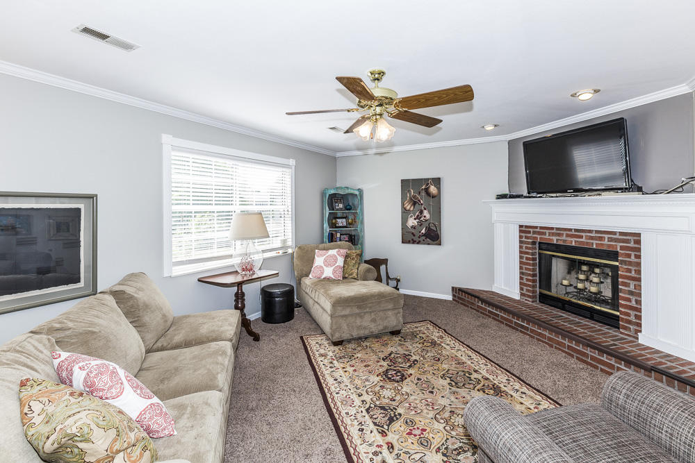 10012 Double Tree Road Knoxville, TN 37932 - Photo 14 of 40 Living Room