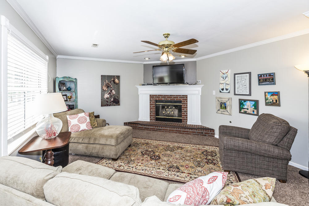 10012 Double Tree Road Knoxville, TN 37932 - Photo 3 of 40 Living Room