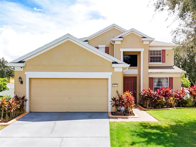 a front view of house with yard