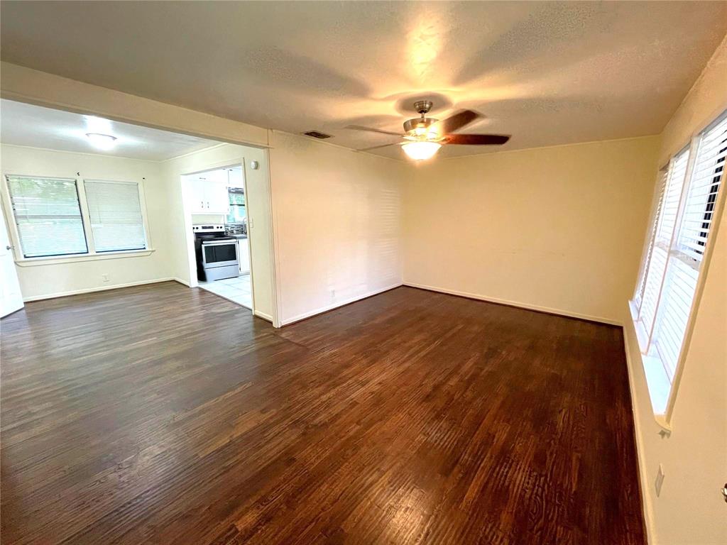501 South Perry Avenue Denison, TX 75020 - Photo 2 of 11
