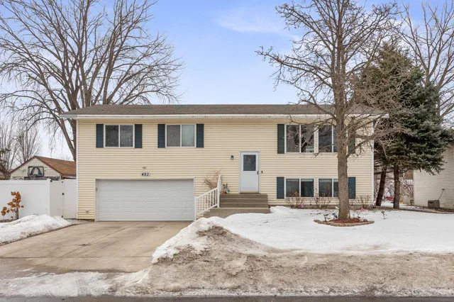$259,900 | 493 California Street Northwest, Hutchinson, MN 55350