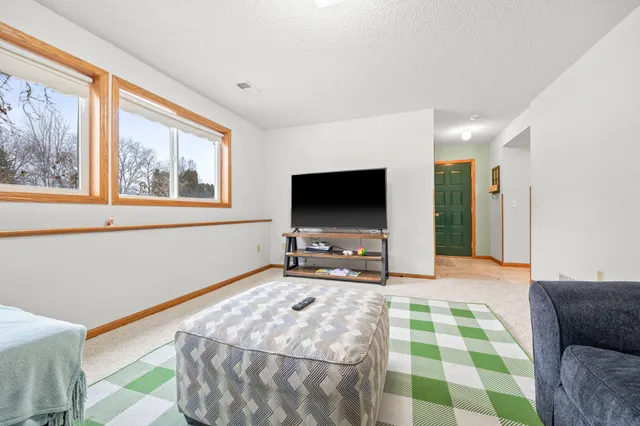 $259,900 | 493 California Street Northwest, Hutchinson, MN 55350