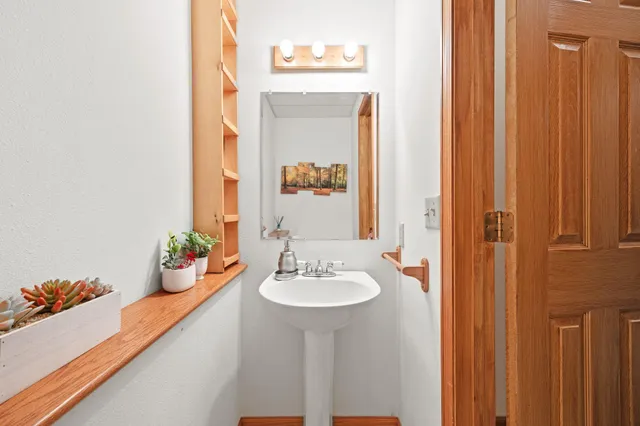 $259,900 | 493 California Street Northwest, Hutchinson, MN 55350