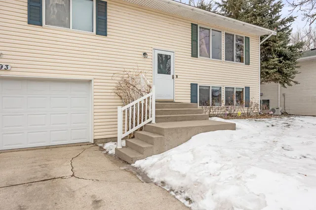 $259,900 | 493 California Street Northwest, Hutchinson, MN 55350