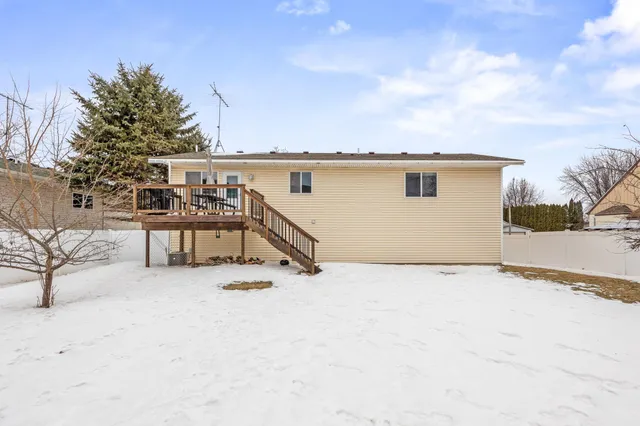 $259,900 | 493 California Street Northwest, Hutchinson, MN 55350